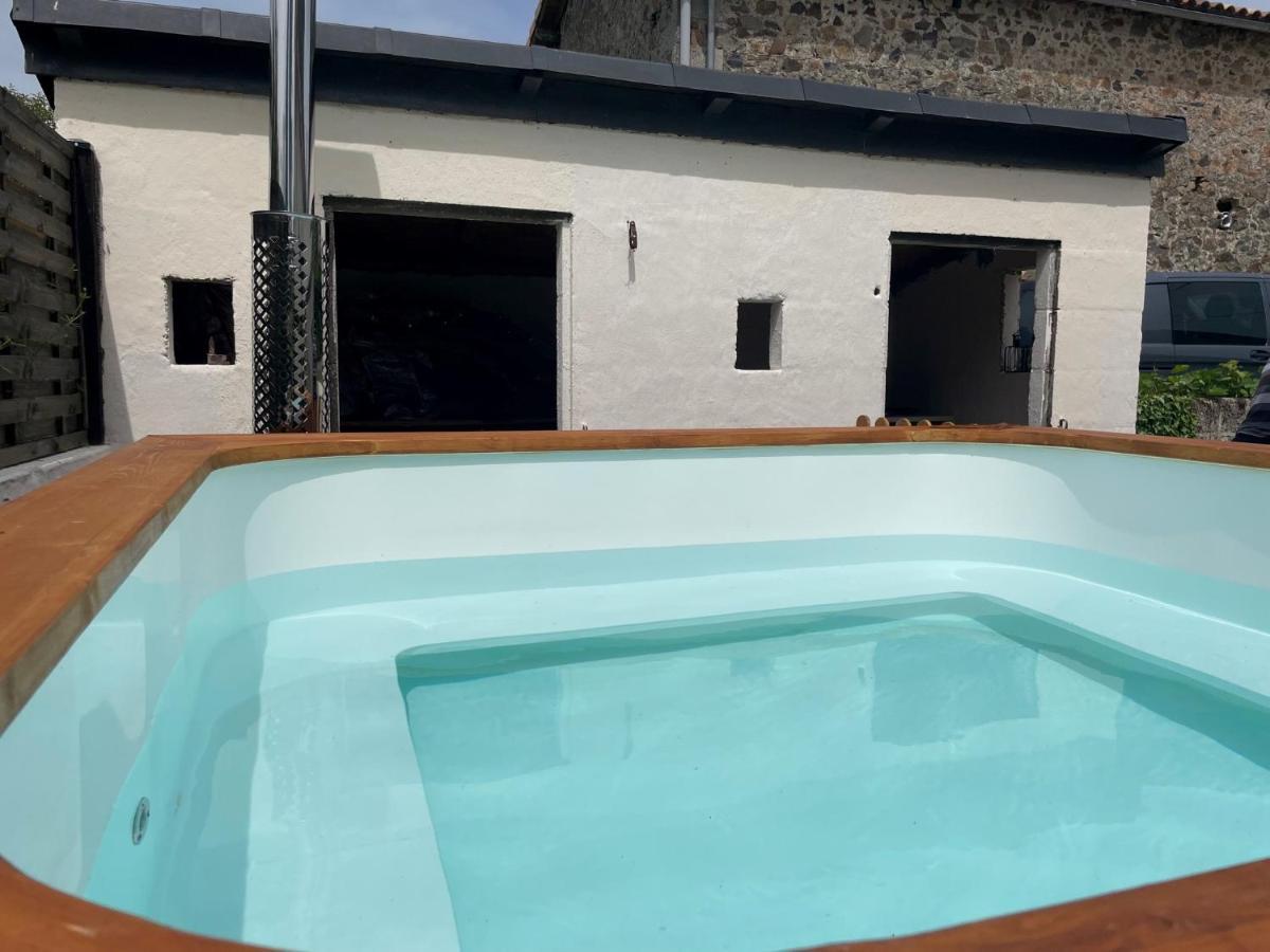Beautiful Cottage With Private Plunge Pool/Hot Tub - 40 Mins From Puy Du Fou La Chapelle-Saint-Etienne Bagian luar foto
